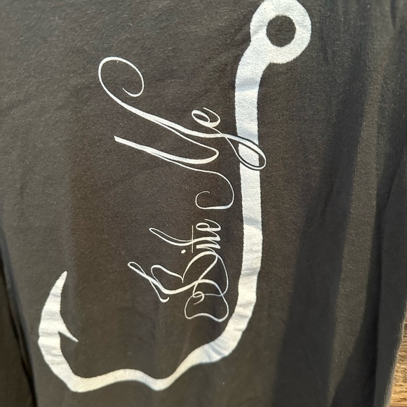 Ladies XXL “Bite Me” gray t-shirt - barely worn - Picture 2 of 8